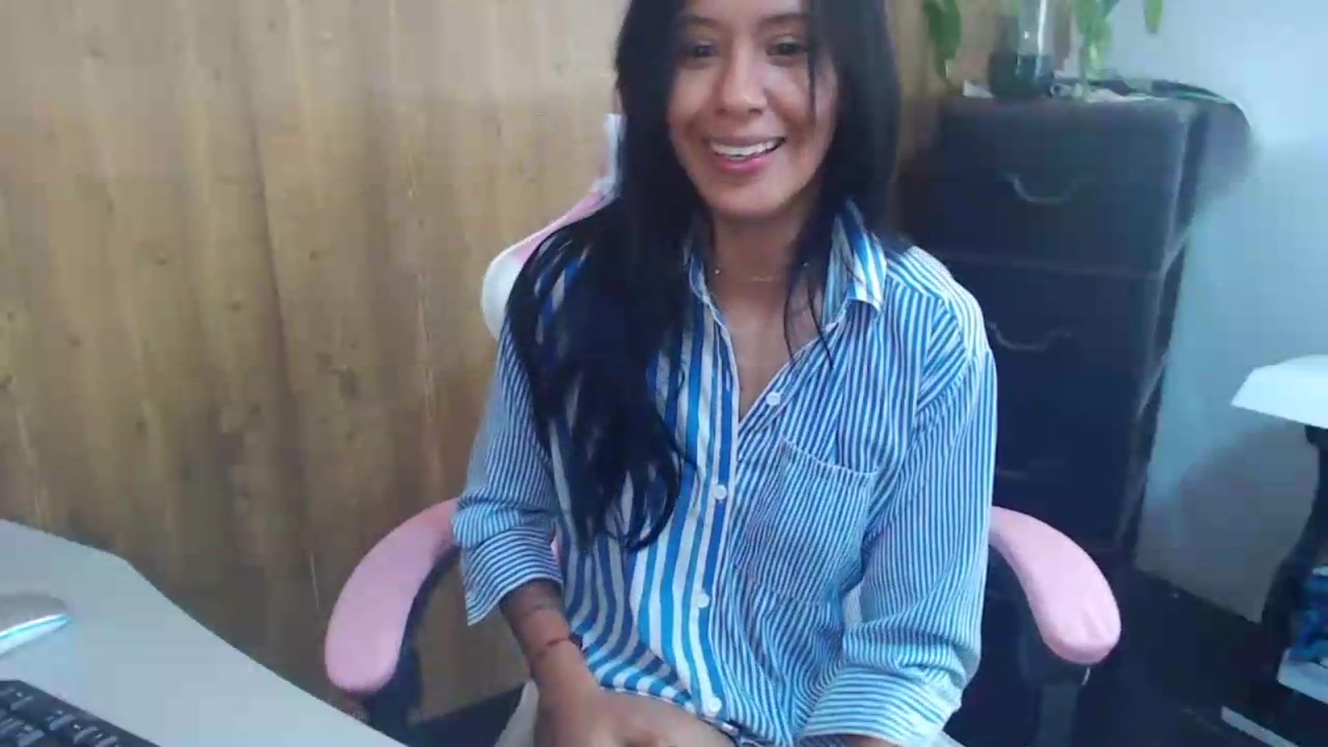 Gallery image thumbnail from pielmorena19's myfreecams stream on, 05/15/2026, 15:28 image 15 of 20