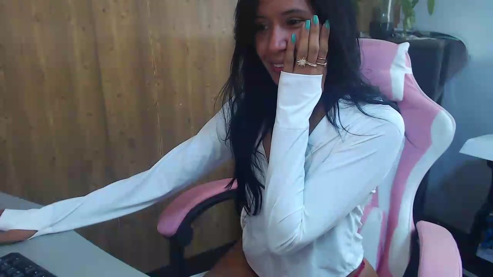 Gallery image thumbnail from pielmorena19's myfreecams stream on, 05/15/2026, 15:28 image 7 of 20