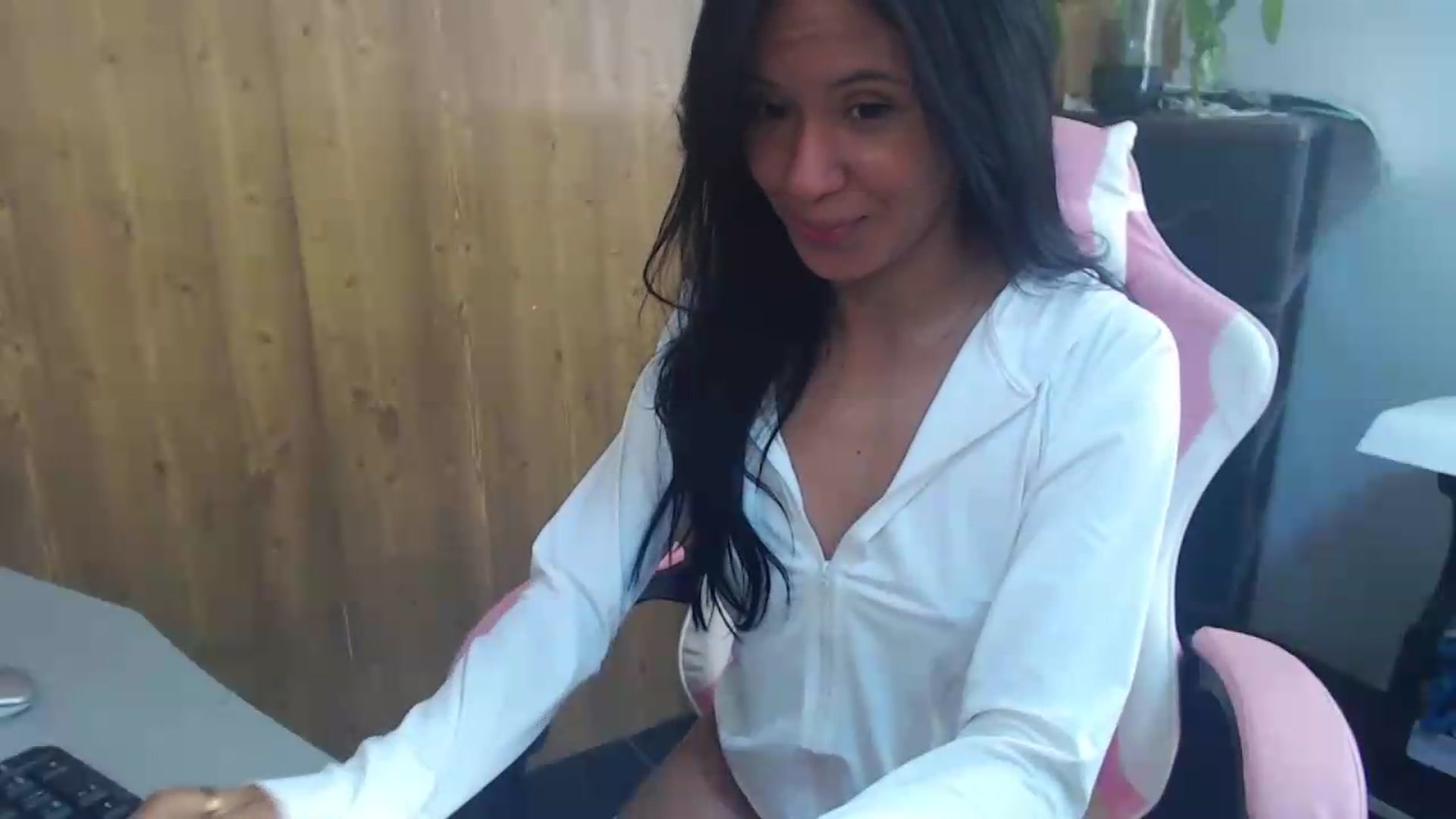 Gallery image thumbnail from pielmorena19's myfreecams stream on, 05/15/2026, 15:28 image 8 of 20