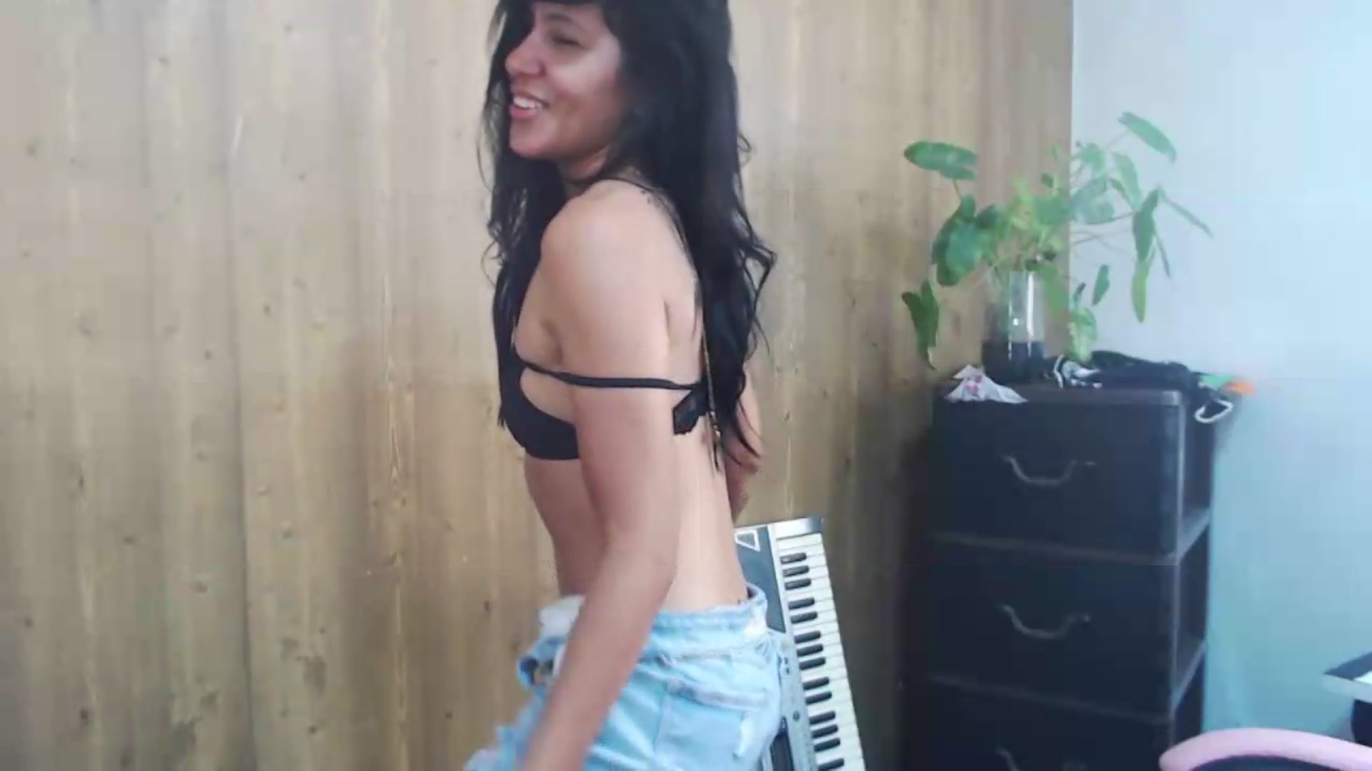 Gallery image thumbnail from pielmorena19's myfreecams stream on, 05/16/2026, 15:48 image 15 of 20