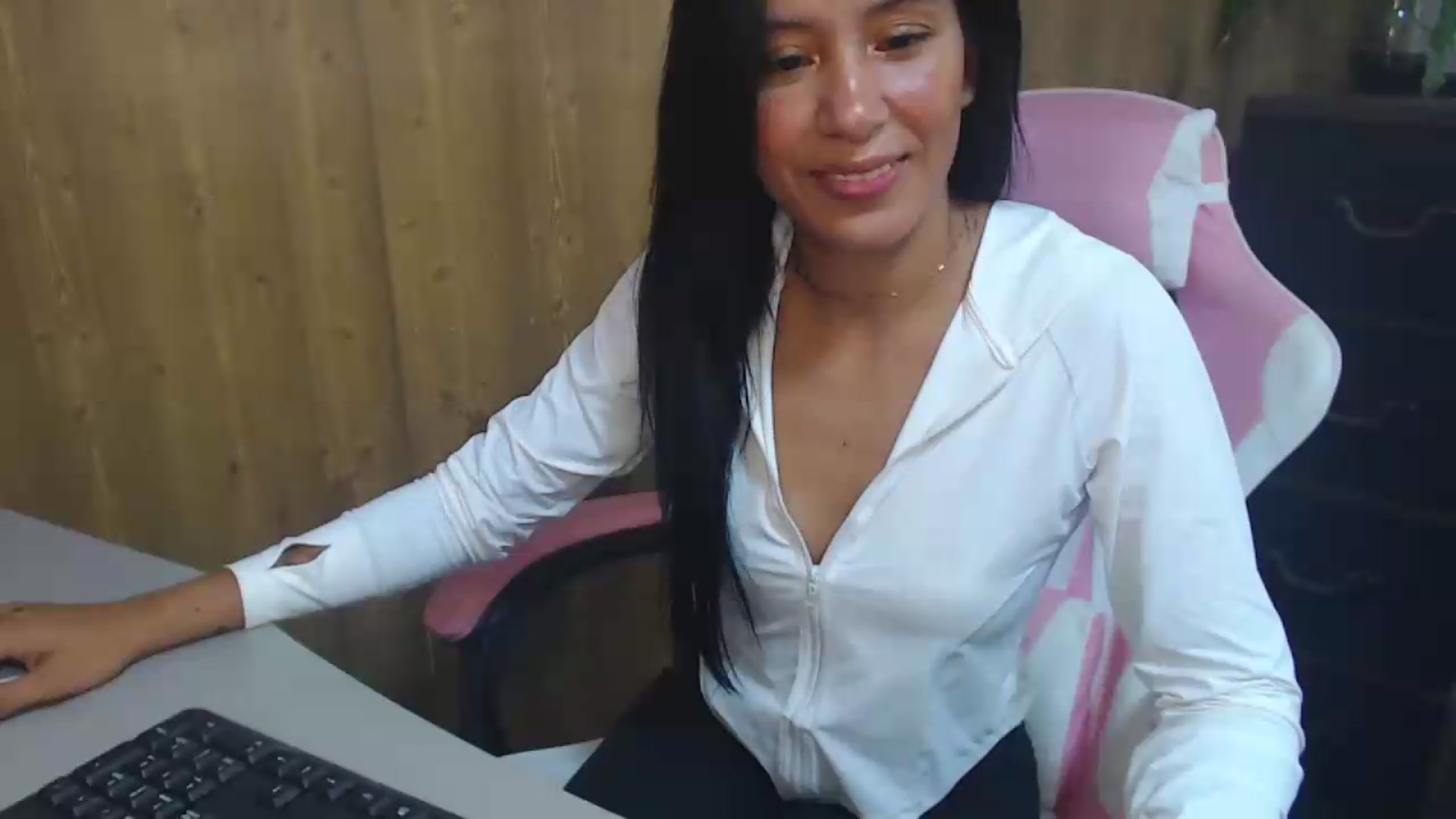 Gallery image thumbnail from pielmorena19's myfreecams stream on, 05/22/2026, 14:23 image 20 of 20