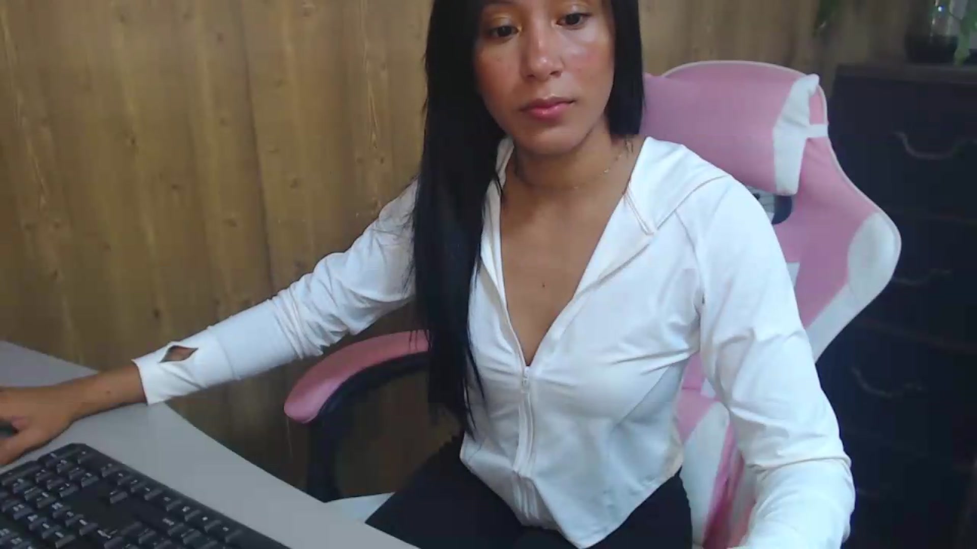 Gallery image thumbnail from pielmorena19's myfreecams stream on, 05/22/2026, 14:23 image 5 of 20