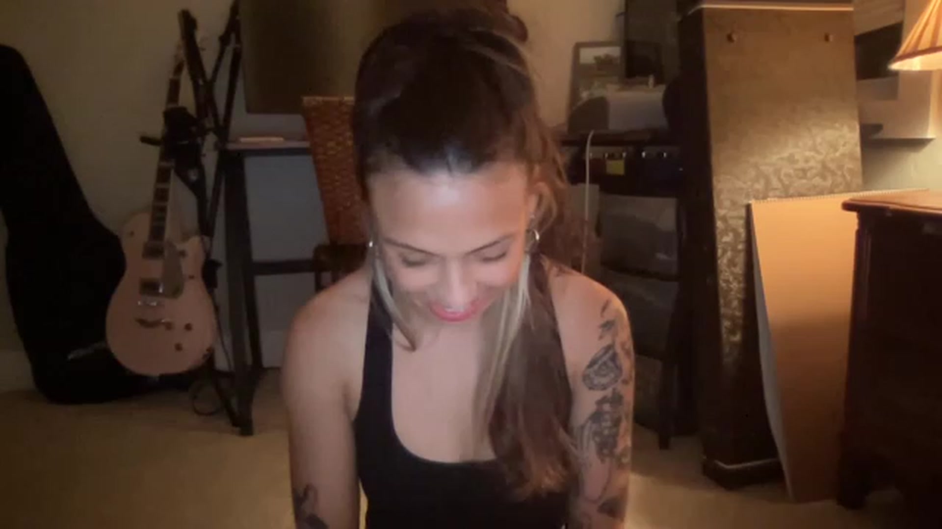 Gallery image thumbnail from piesupply's myfreecams stream on, 03/01/2023, 24:32 image 6 of 20