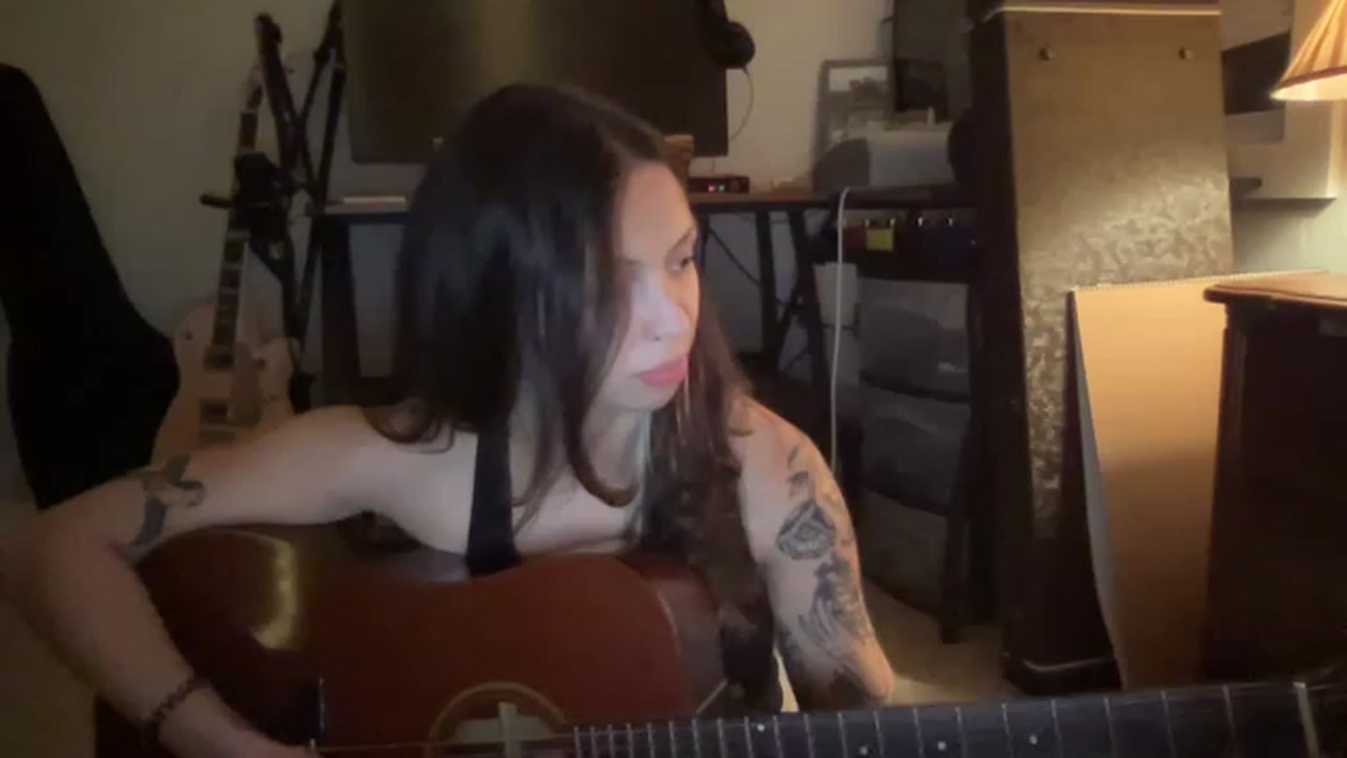 Gallery image thumbnail from piesupply's myfreecams stream on, 03/01/2023, 24:32 image 5 of 20
