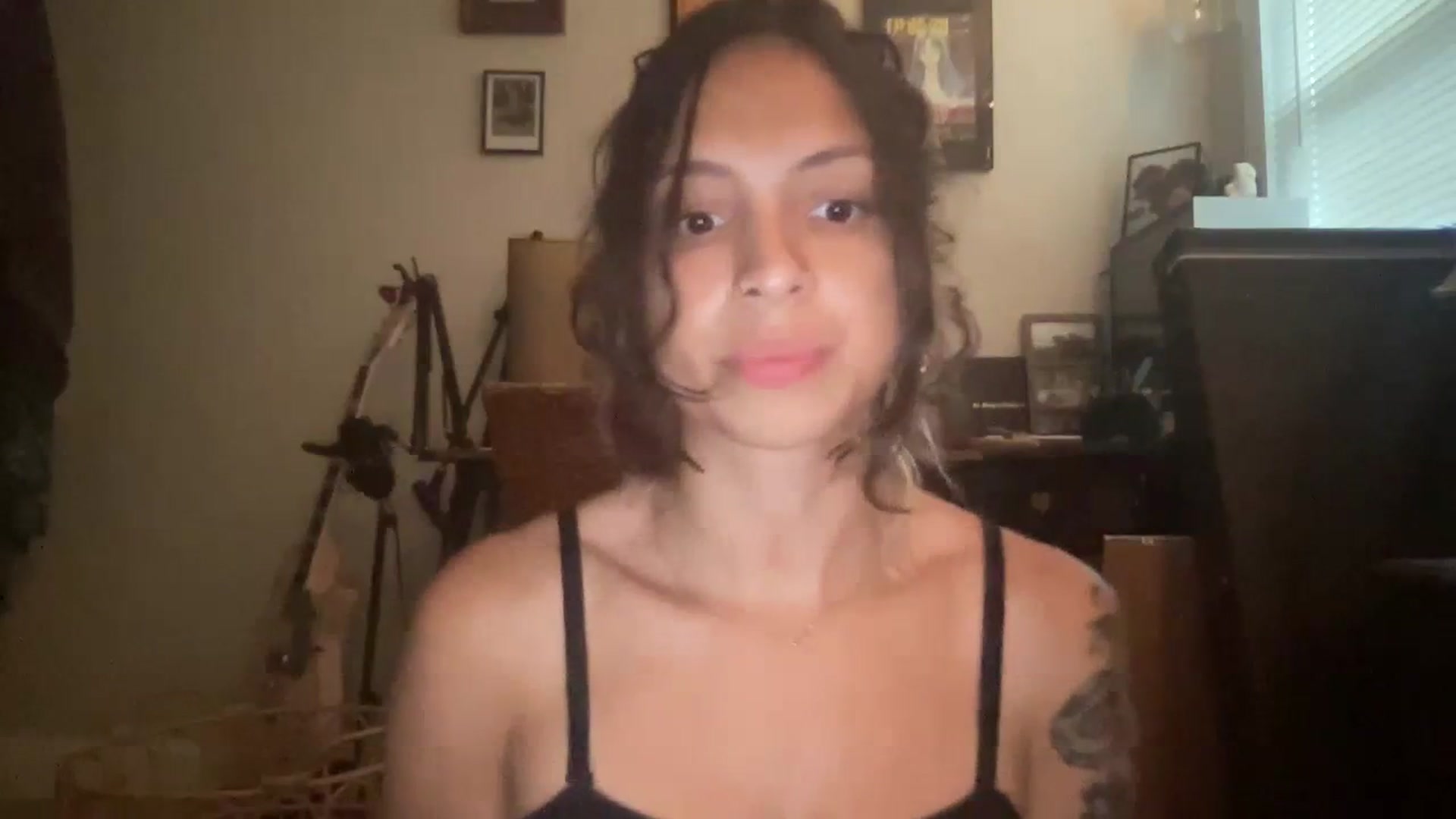 Gallery image thumbnail from piesupply's myfreecams stream on, 05/22/2023, 21:02 image 12 of 20