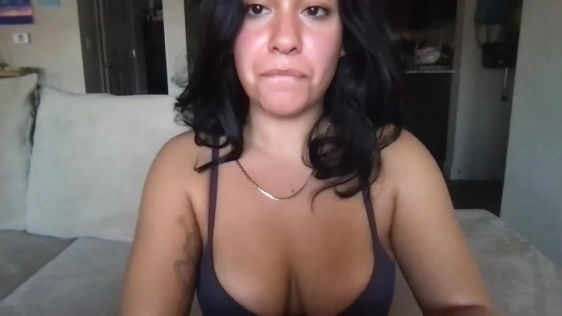 Gallery image thumbnail from pineappsauce's myfreecams stream on, 12/06/2022, 22:11 image 7 of 20