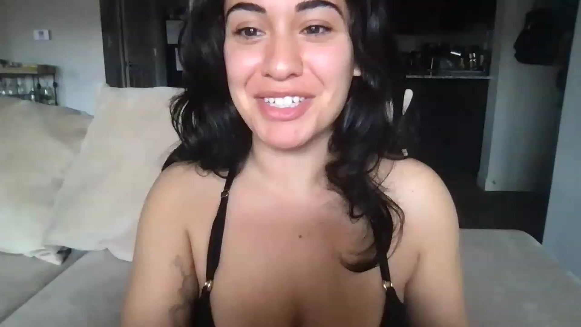 Gallery image thumbnail from pineappsauce's myfreecams stream on, 03/02/2023, 19:50 image 9 of 20