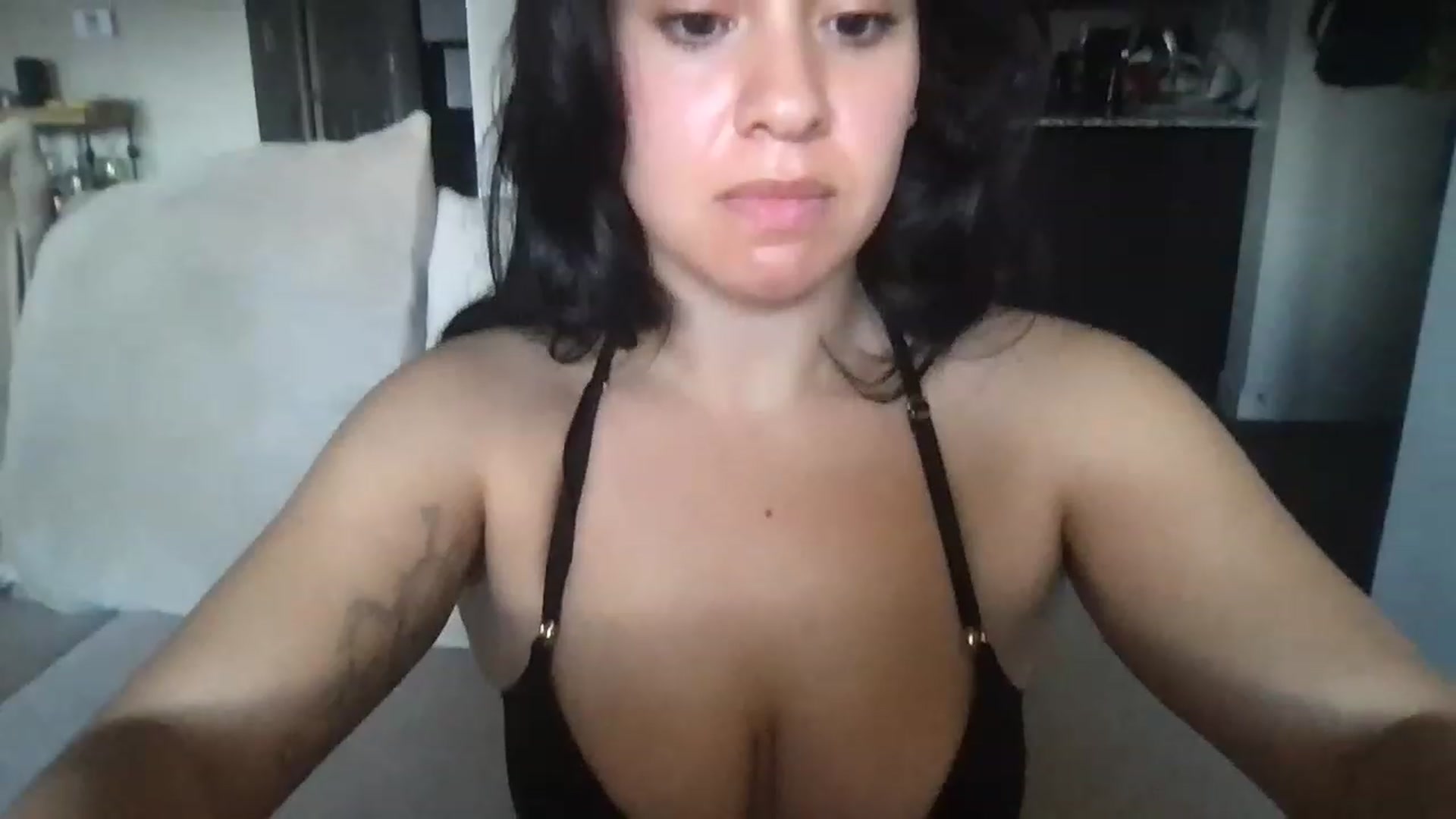 Gallery image thumbnail from pineappsauce's myfreecams stream on, 03/13/2023, 20:55 image 17 of 20