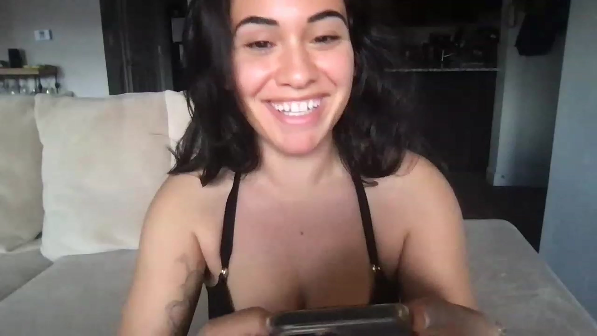 Gallery image thumbnail from pineappsauce's myfreecams stream on, 04/20/2023, 19:47 image 19 of 20