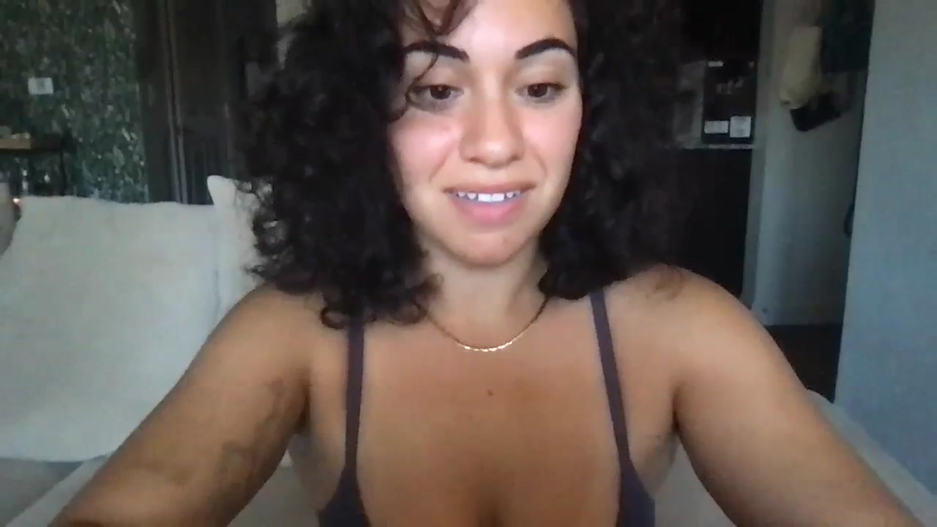 Gallery image thumbnail from pineappsauce's myfreecams stream on, 08/04/2023, 20:14 image 20 of 20