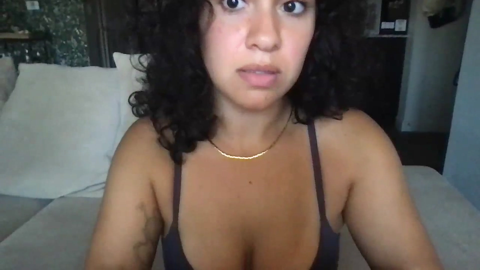 Gallery image thumbnail from pineappsauce's myfreecams stream on, 08/04/2023, 20:14 image 9 of 20