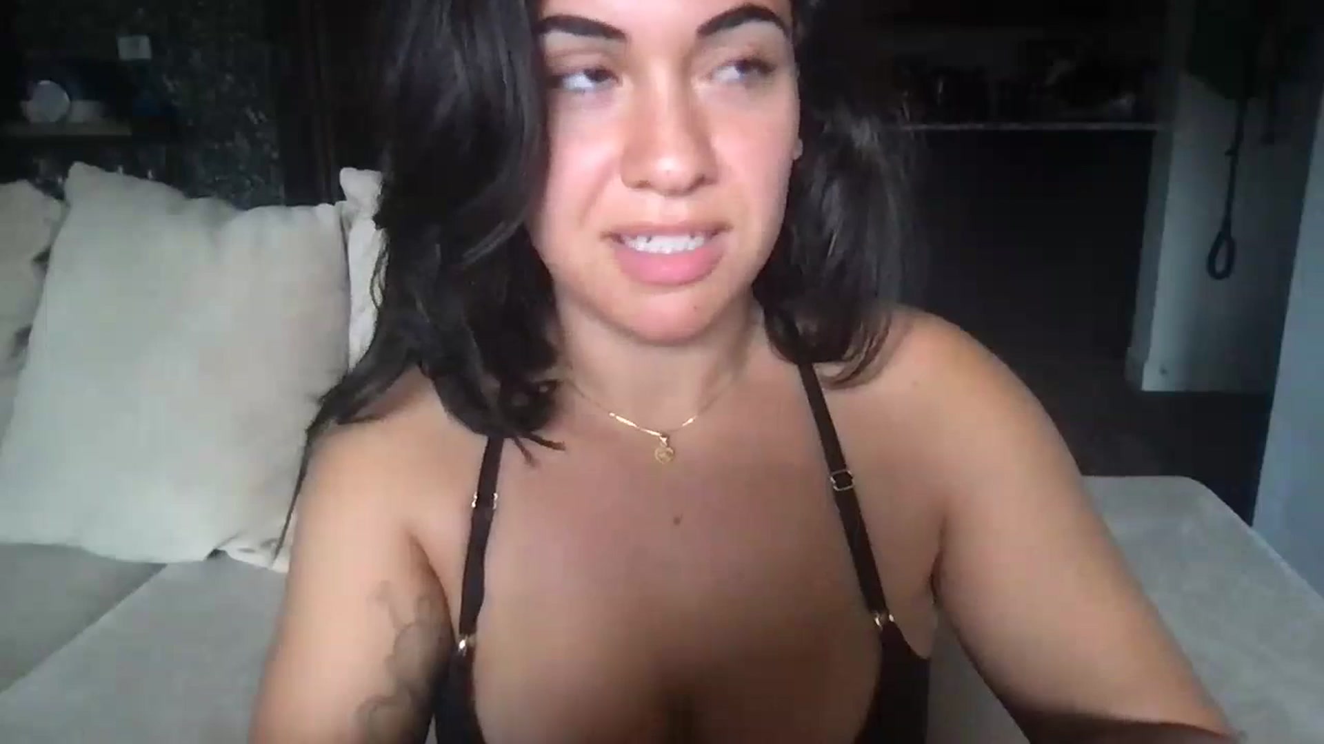 Gallery image thumbnail from pineappsauce's myfreecams stream on, 09/22/2023, 20:23 image 17 of 20