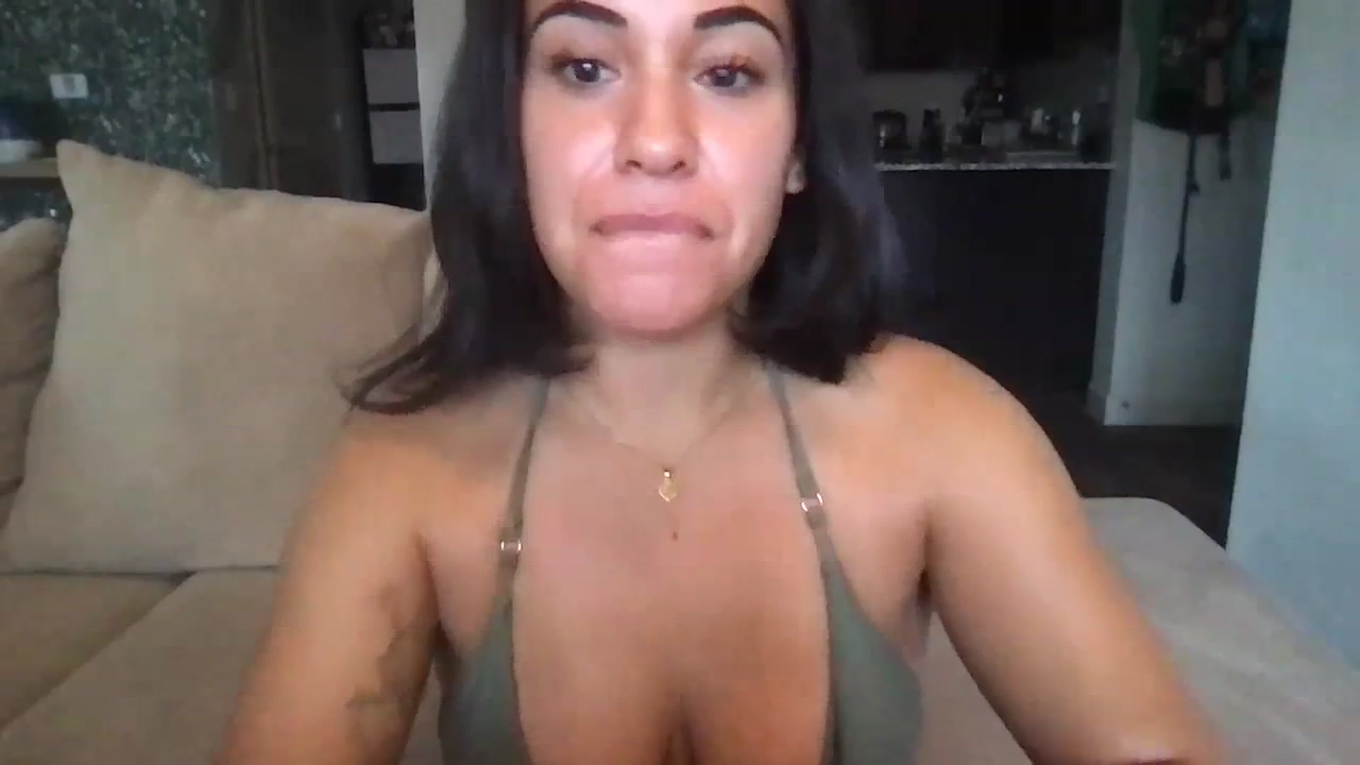 Gallery image thumbnail from pineappsauce's myfreecams stream on, 11/02/2023, 19:31 image 2 of 20