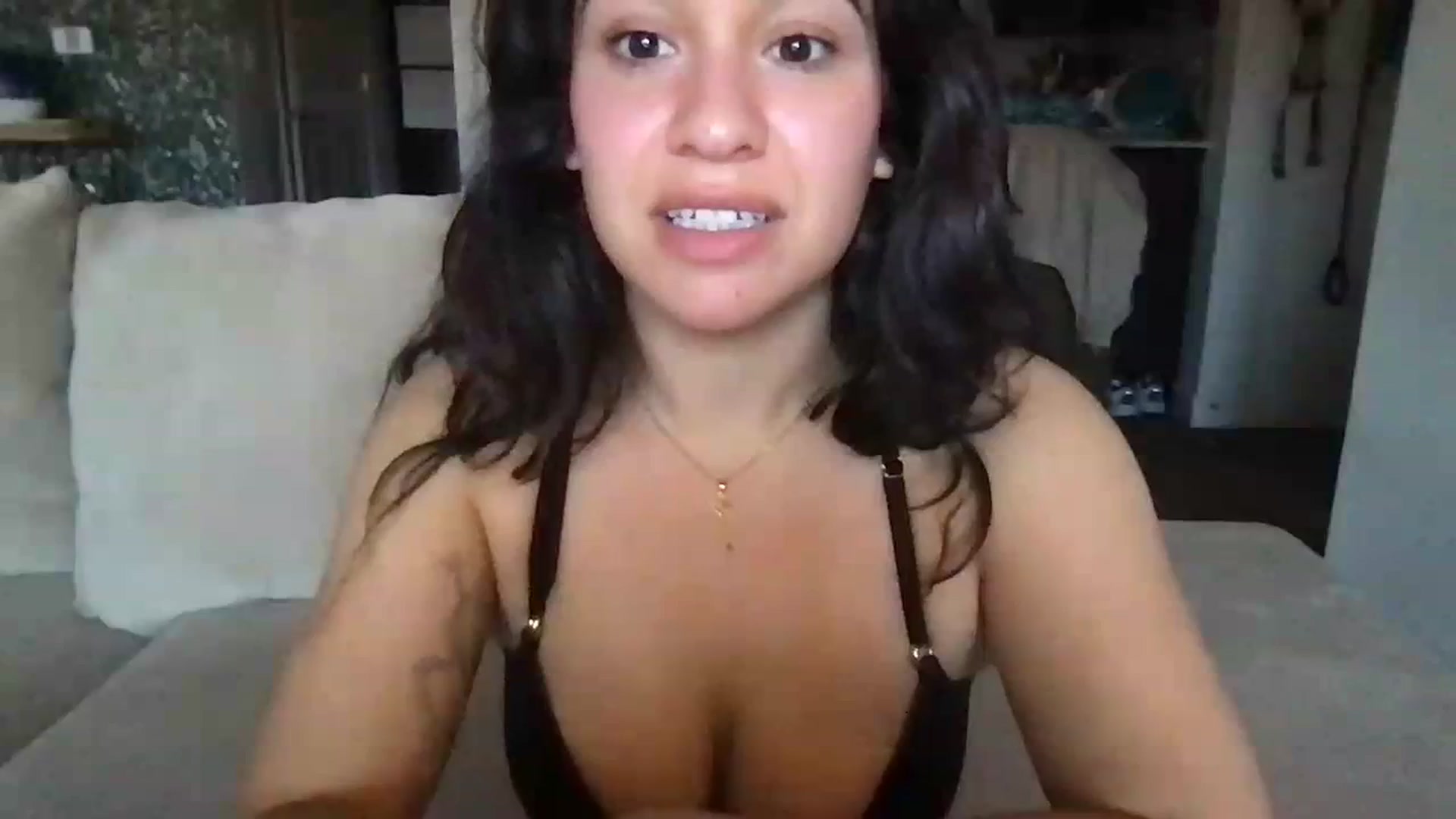 Gallery image thumbnail from pineappsauce's myfreecams stream on, 02/25/2024, 20:58 image 3 of 20