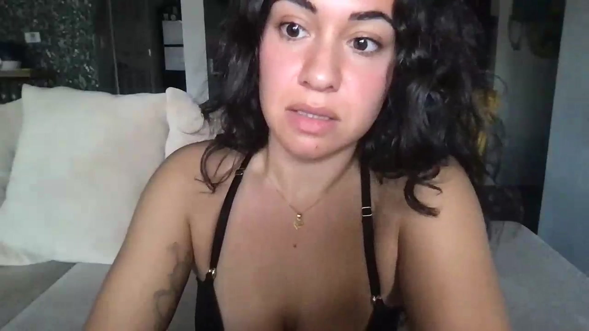 Gallery image thumbnail from pineappsauce's myfreecams stream on, 04/07/2024, 22:04 image 11 of 20