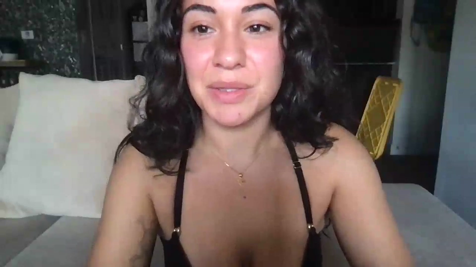 Gallery image thumbnail from pineappsauce's myfreecams stream on, 04/07/2024, 22:04 image 15 of 20