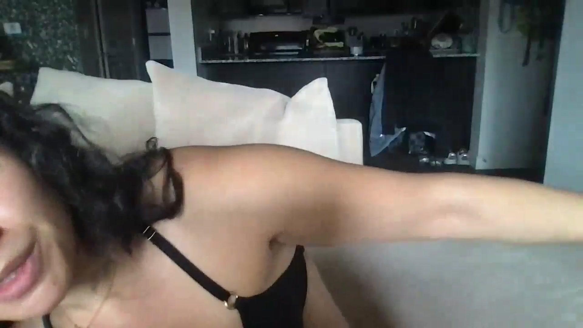 Gallery image thumbnail from pineappsauce's myfreecams stream on, 04/17/2024, 18:49 image 8 of 20