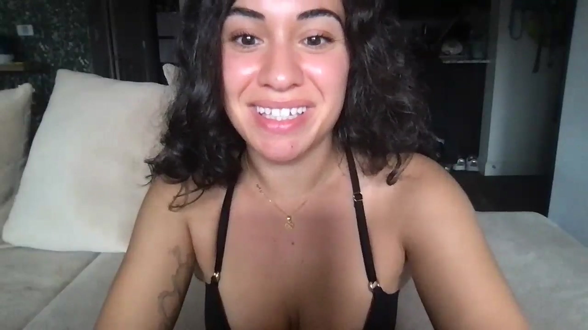 Gallery image thumbnail from pineappsauce's myfreecams stream on, 04/17/2024, 18:49 image 20 of 20
