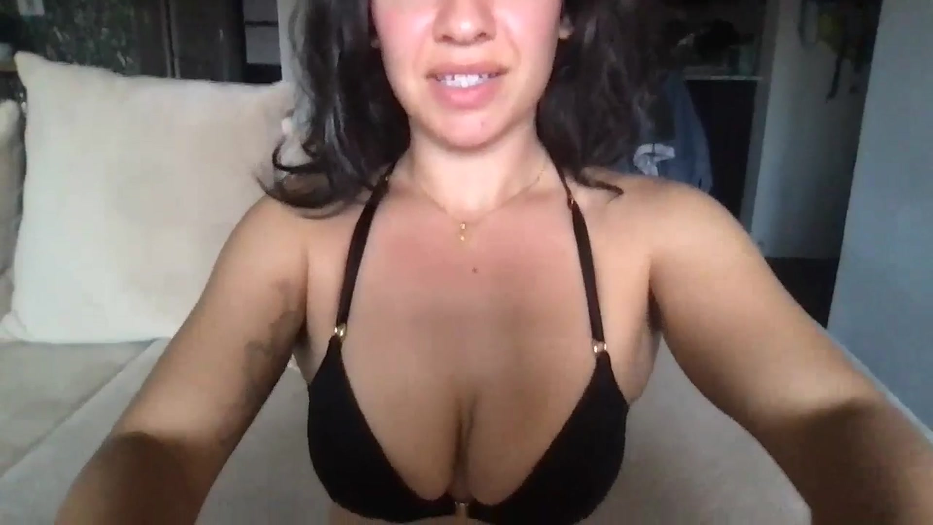 Gallery image thumbnail from pineappsauce's myfreecams stream on, 04/19/2024, 19:44 image 8 of 20