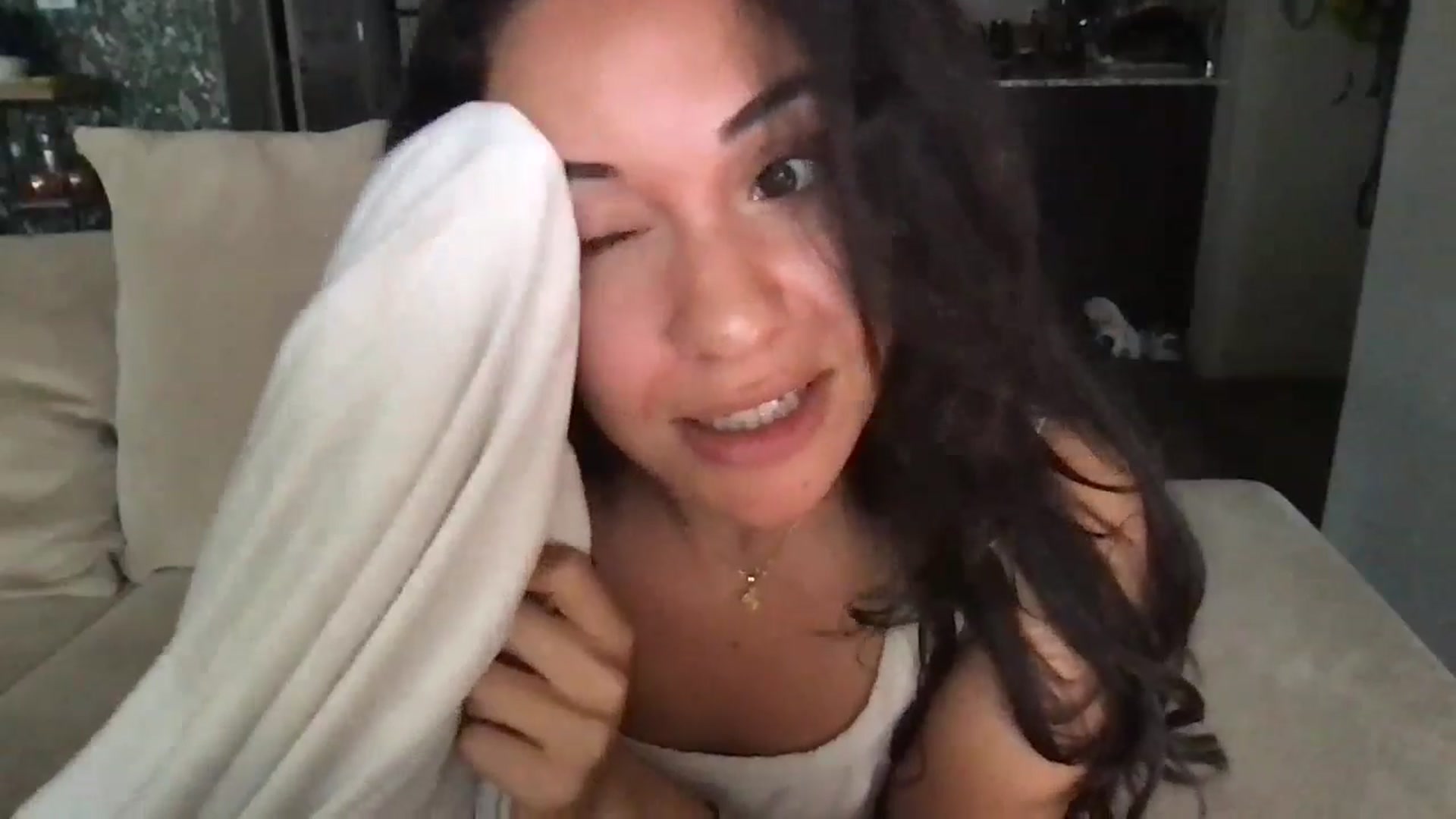 Gallery image thumbnail from pineappsauce's myfreecams stream on, 04/25/2024, 22:33 image 6 of 20