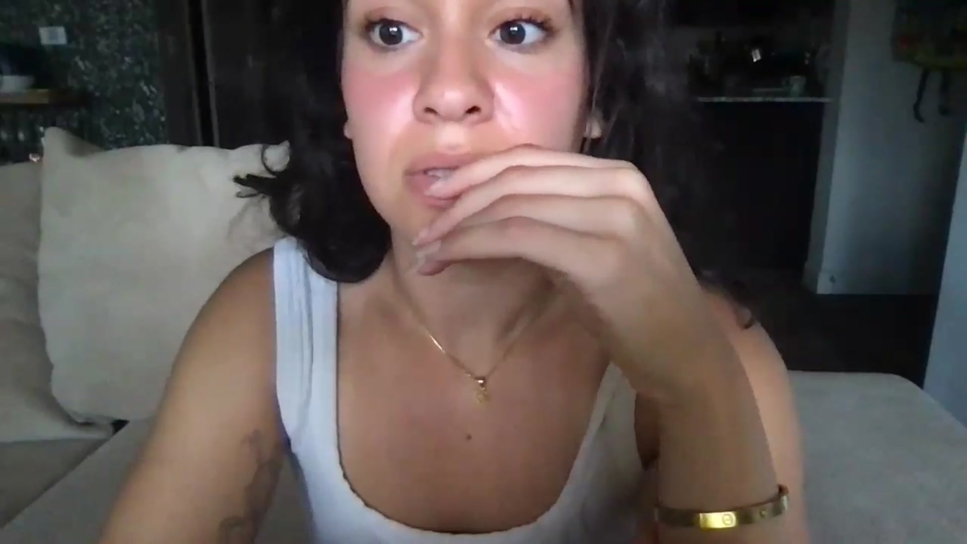 Gallery image thumbnail from pineappsauce's myfreecams stream on, 05/17/2024, 18:42 image 18 of 20