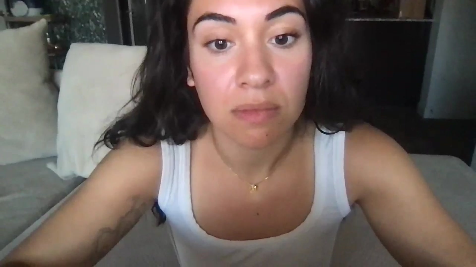 Gallery image thumbnail from pineappsauce's myfreecams stream on, 05/22/2024, 21:33 image 18 of 20