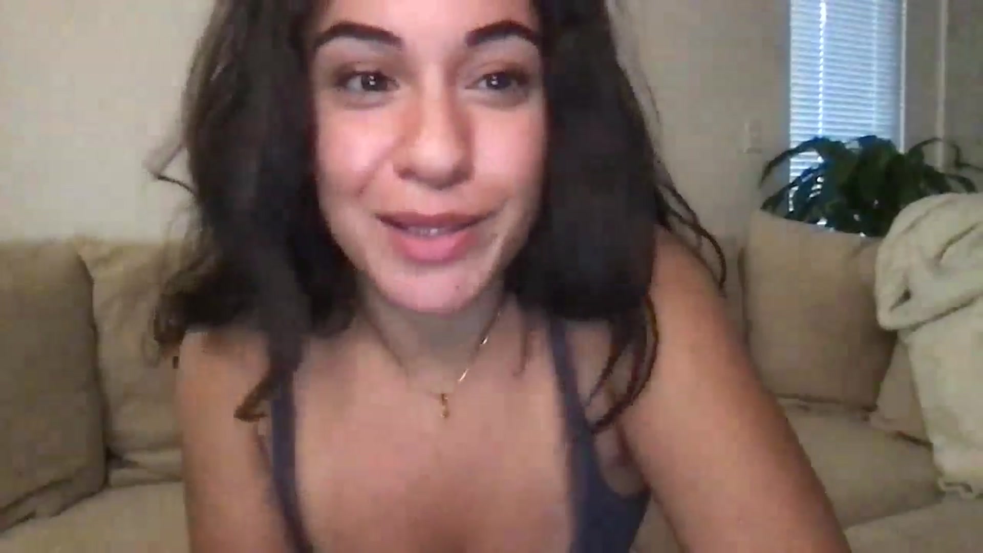 Gallery image thumbnail from pineappsauce's myfreecams stream on, 10/18/2024, 20:25 image 17 of 20