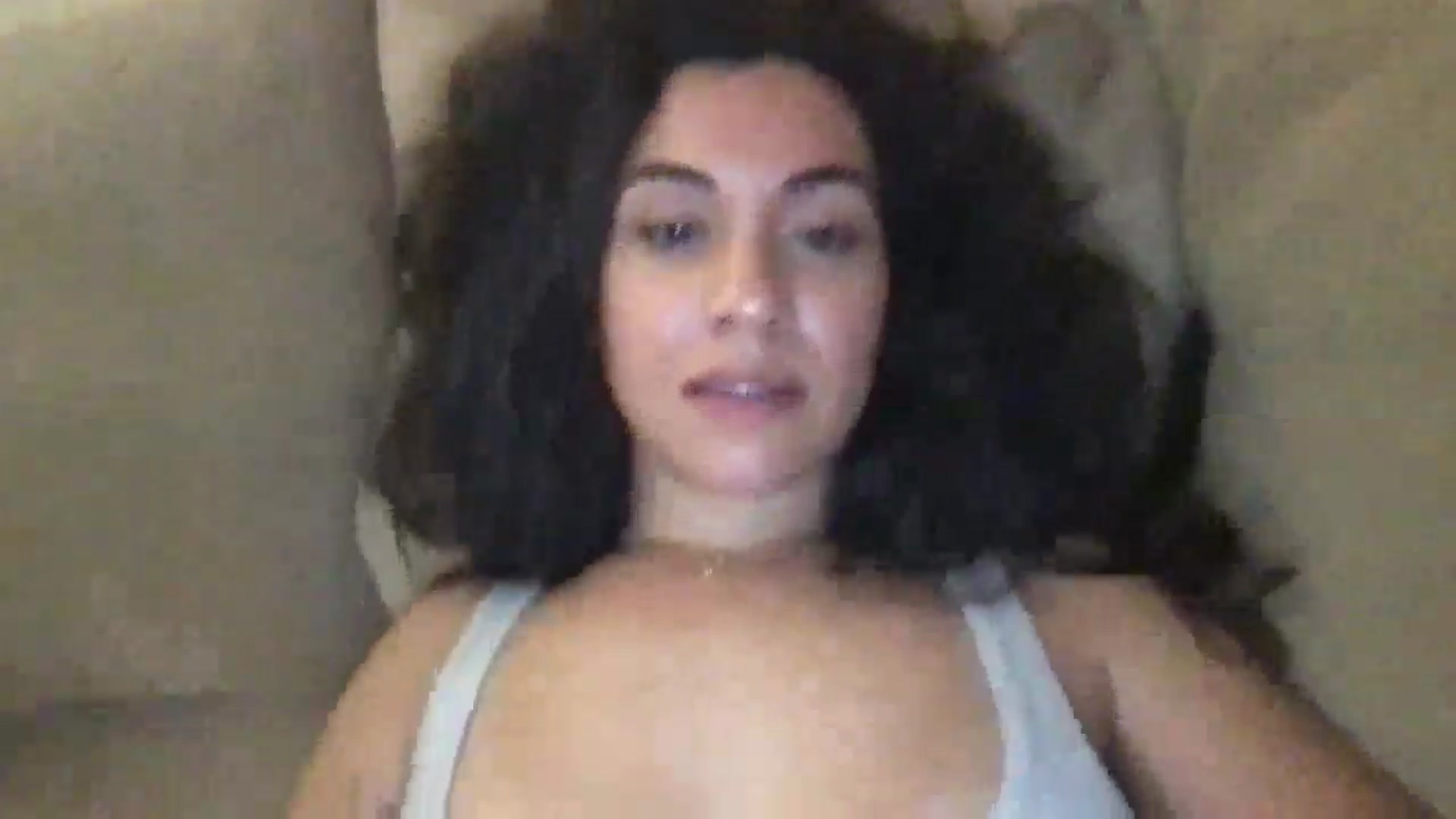 Gallery image thumbnail from pineappsauce's myfreecams stream on, 12/24/2024, 02:49 image 19 of 20