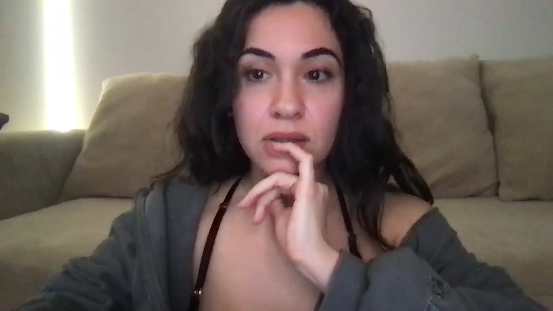 Gallery image thumbnail from pineappsauce's myfreecams stream on, 01/31/2025, 22:47 image 19 of 20