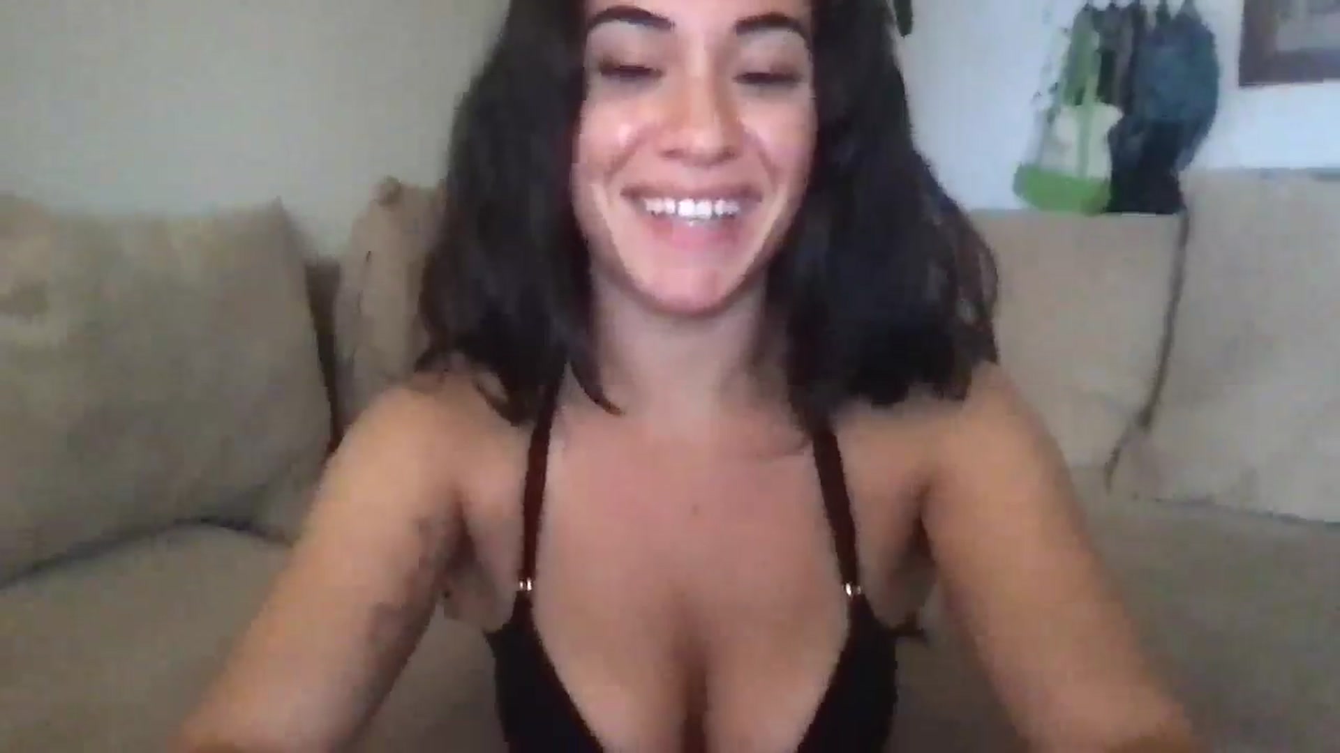 Gallery image thumbnail from pineappsauce's myfreecams stream on, 04/25/2025, 21:44 image 6 of 20