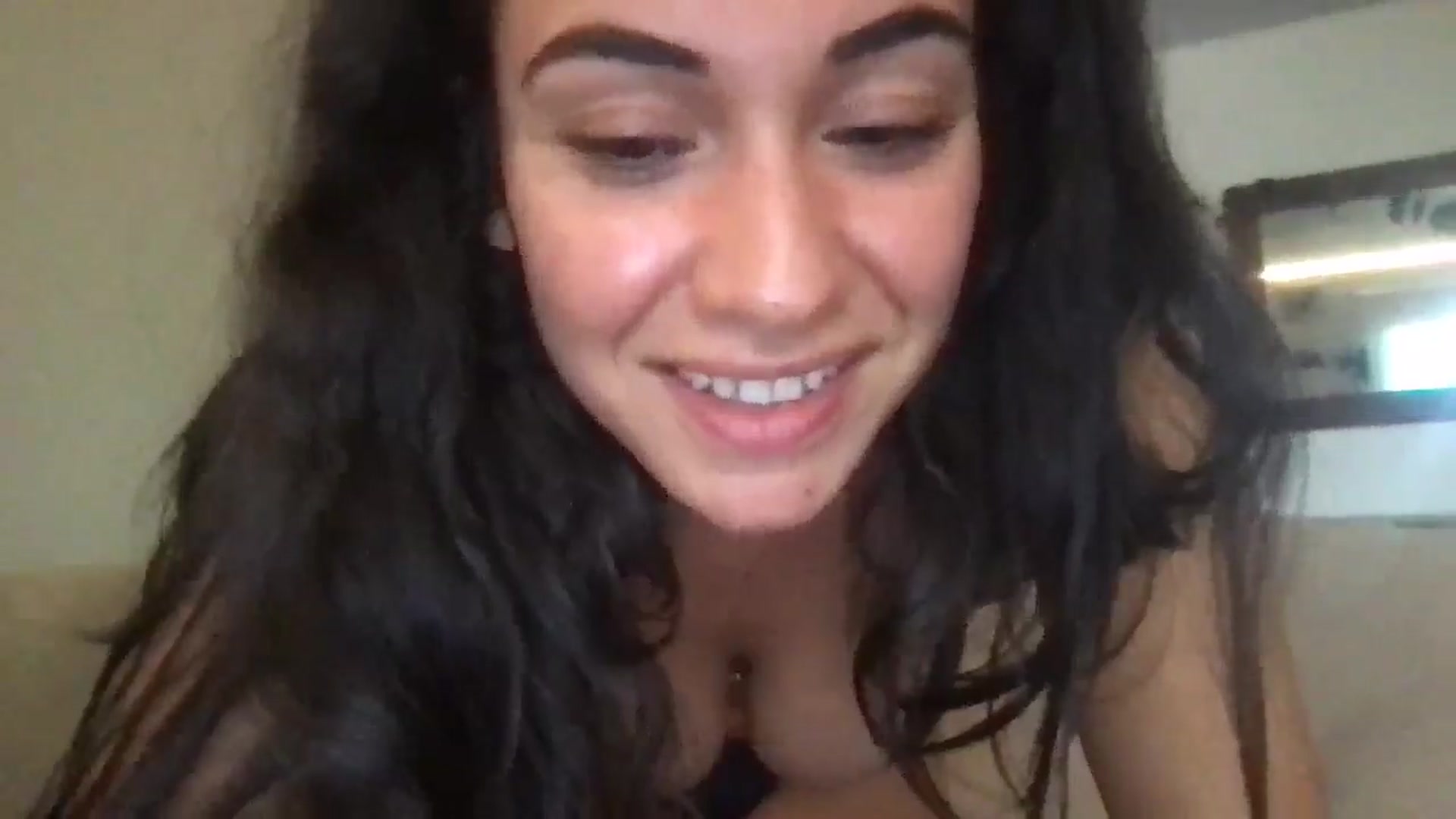 Gallery image thumbnail from pineappsauce's myfreecams stream on, 04/25/2025, 21:44 image 12 of 20