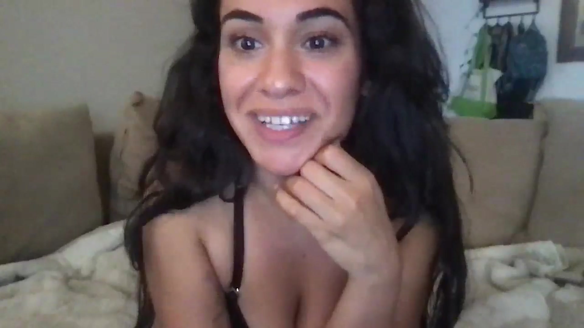 Gallery image thumbnail from pineappsauce's myfreecams stream on, 04/25/2025, 23:12 image 16 of 20