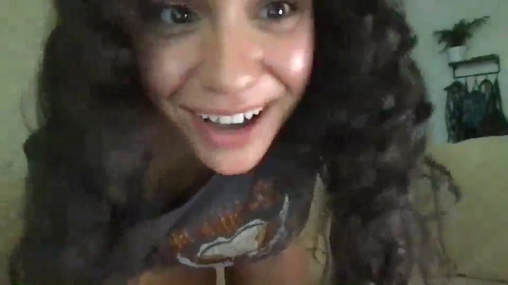 Gallery image thumbnail from pineappsauce's myfreecams stream on, 06/30/2025, 20:07 image 18 of 20