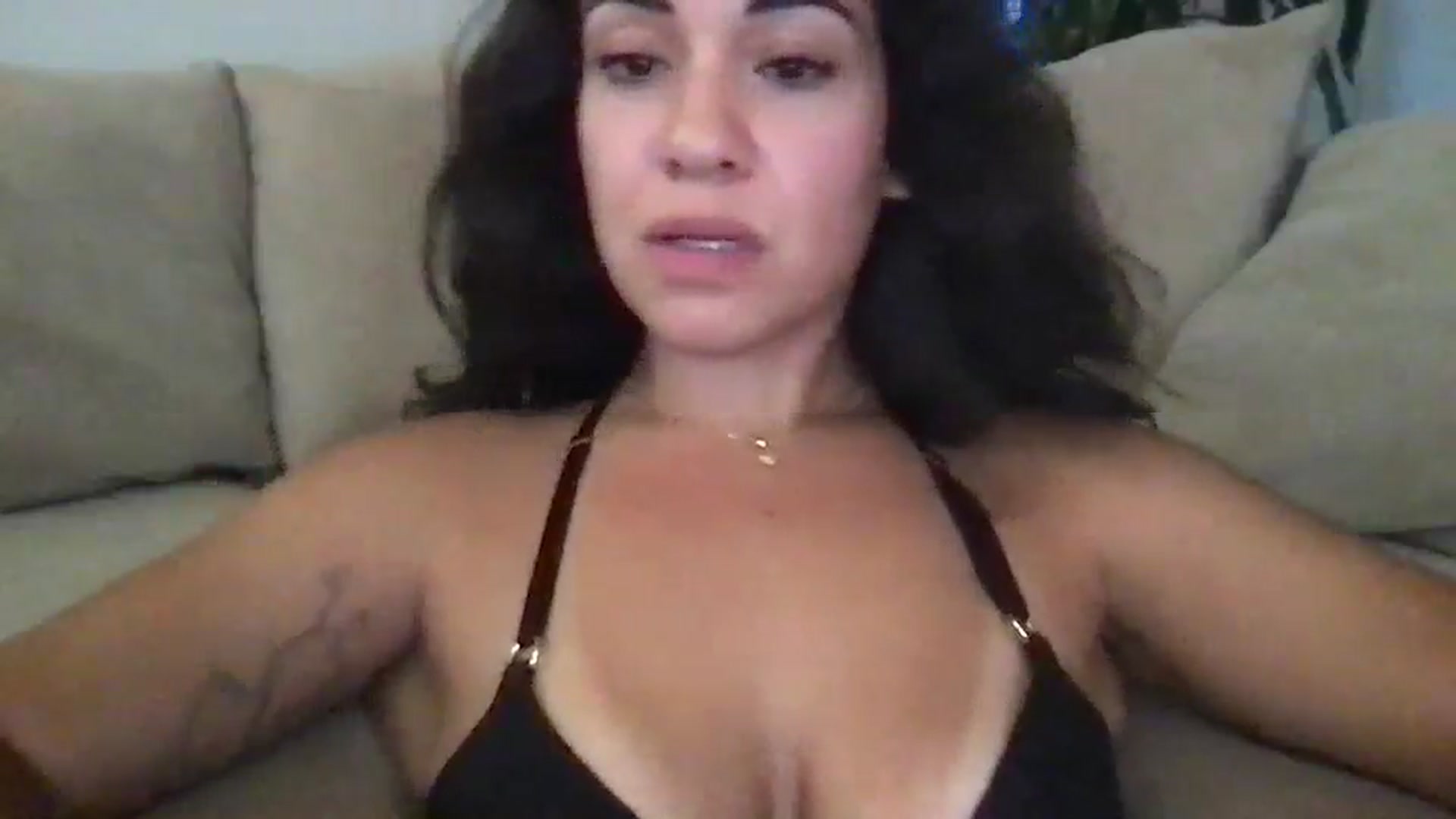 Gallery image thumbnail from pineappsauce's myfreecams stream on, 07/10/2025, 22:43 image 14 of 20