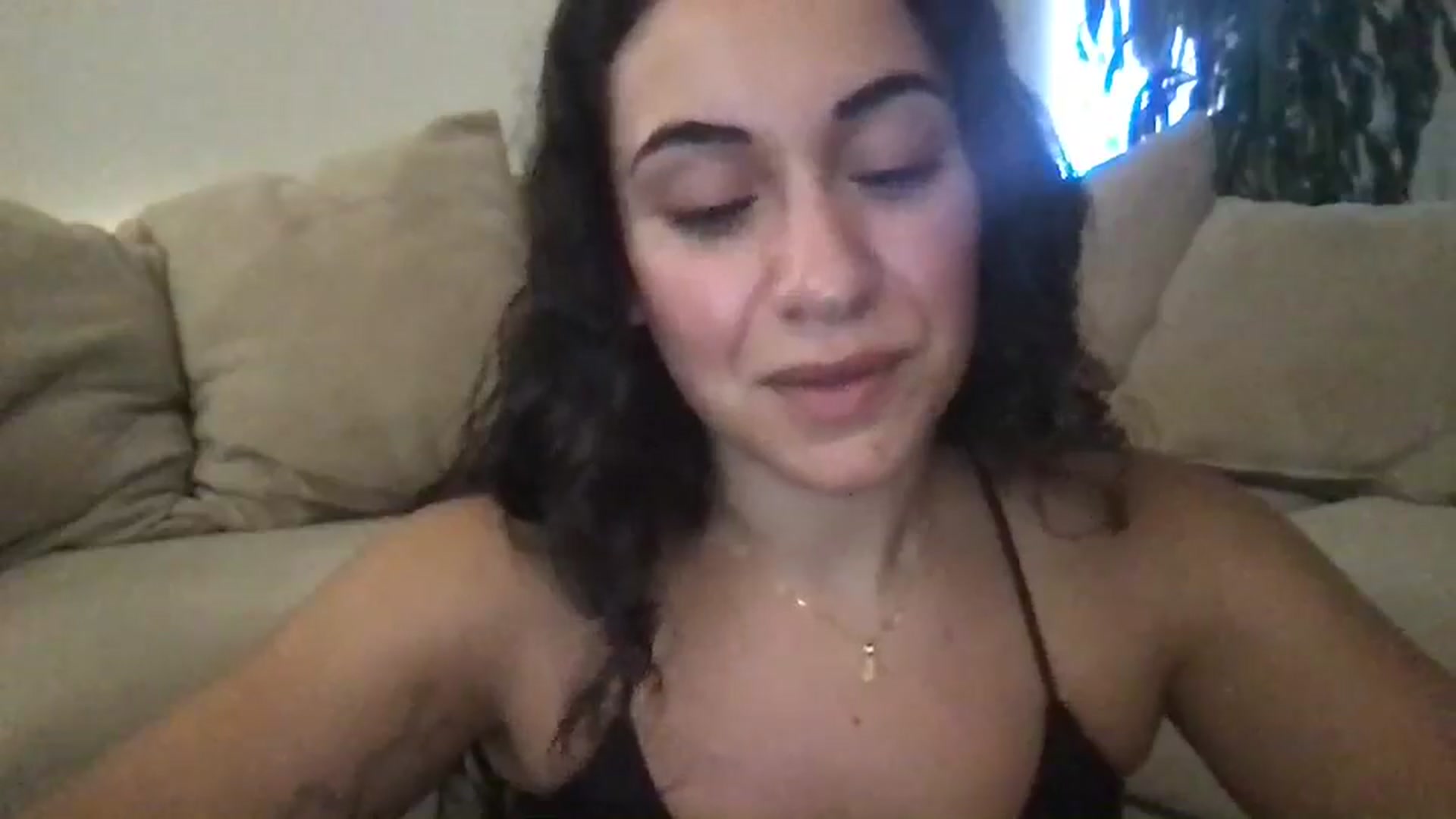 Gallery image thumbnail from pineappsauce's myfreecams stream on, 09/15/2025, 23:11 image 19 of 20