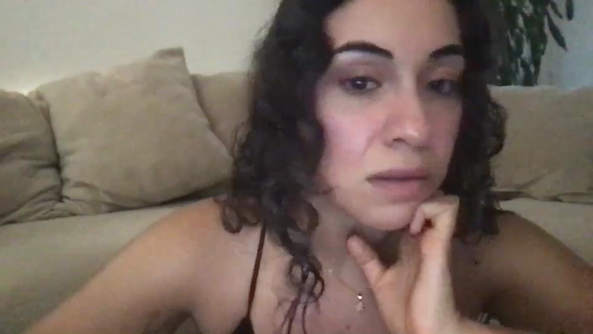 Gallery image thumbnail from pineappsauce's myfreecams stream on, 09/15/2025, 23:11 image 16 of 20