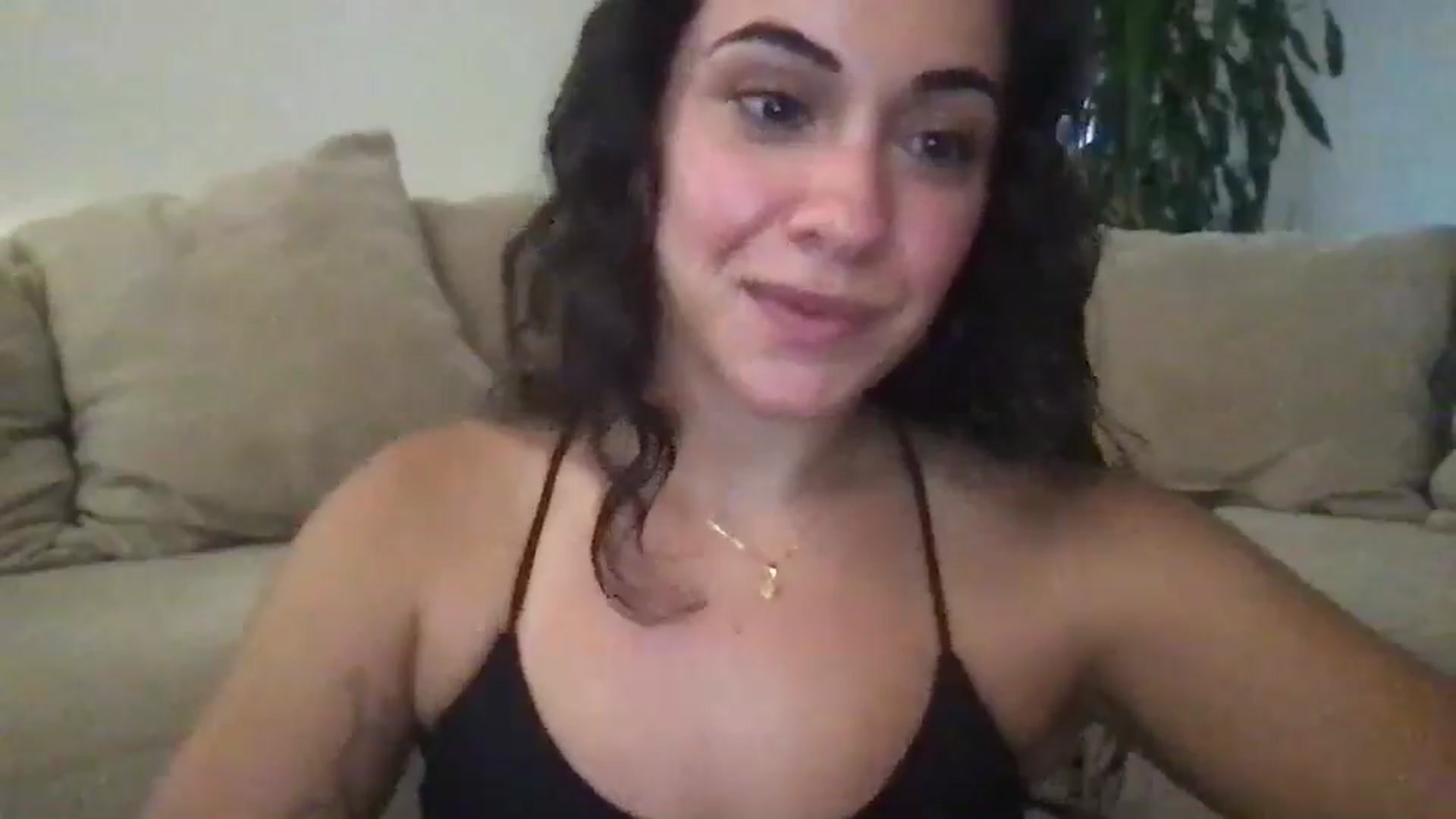 Gallery image thumbnail from pineappsauce's myfreecams stream on, 09/15/2025, 23:11 image 13 of 20