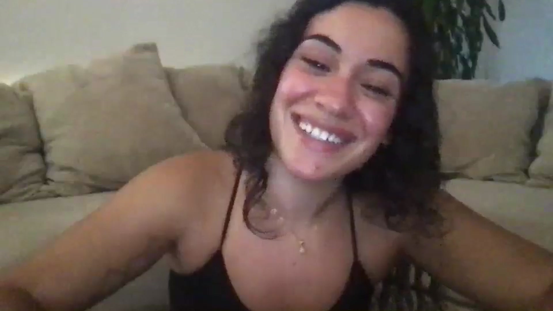Gallery image thumbnail from pineappsauce's myfreecams stream on, 09/15/2025, 23:11 image 9 of 20
