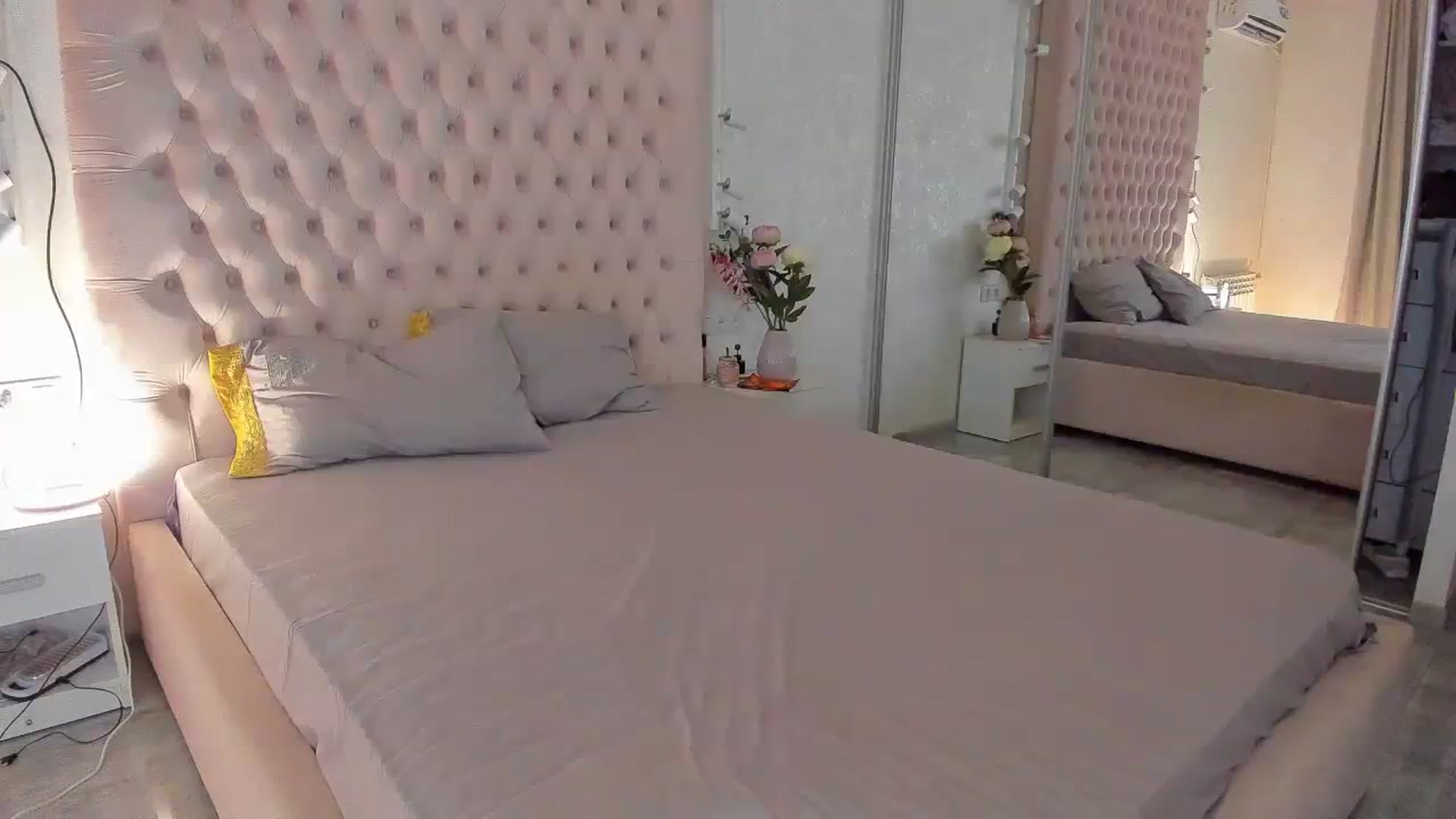 Gallery image thumbnail from pinkheart_'s myfreecams stream on, 08/03/2023, 21:26 image 12 of 20