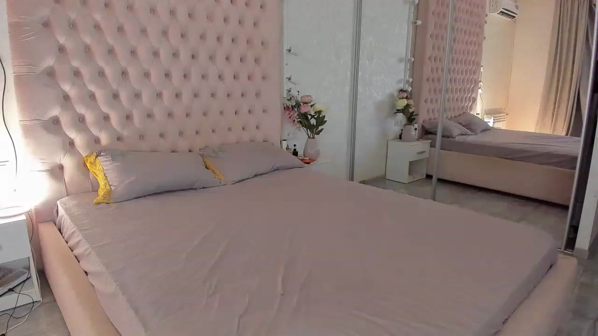 Gallery image thumbnail from pinkheart_'s myfreecams stream on, 08/10/2023, 19:16 image 16 of 20