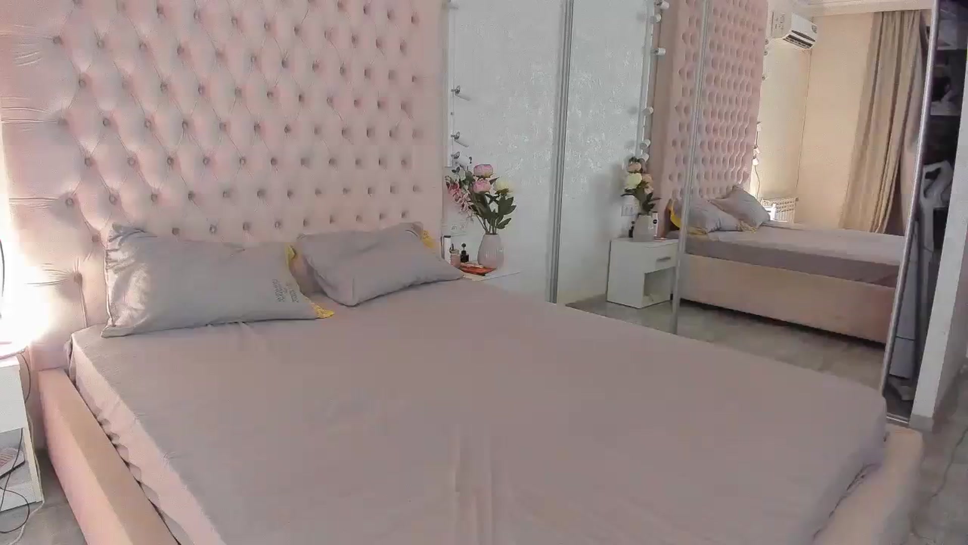 Gallery image thumbnail from pinkheart_'s myfreecams stream on, 08/12/2023, 19:25 image 16 of 20