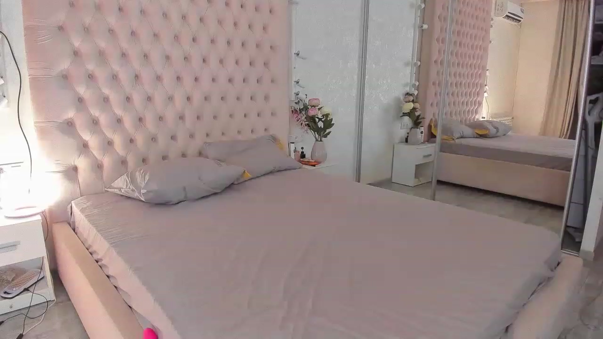 Gallery image thumbnail from pinkheart_'s myfreecams stream on, 08/12/2023, 20:46 image 8 of 20