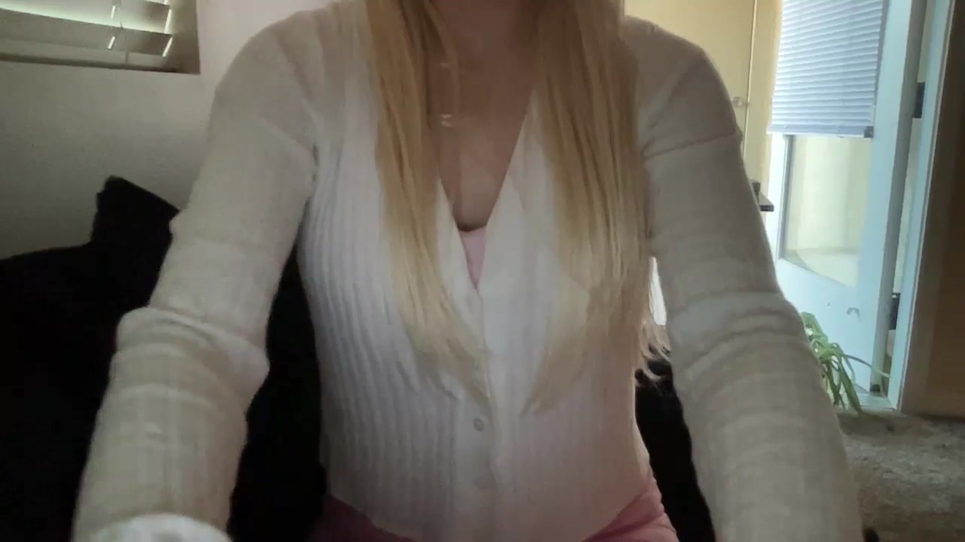 Gallery image thumbnail from pinkittyplay's myfreecams stream on, 05/23/2024, 12:47 image 12 of 20