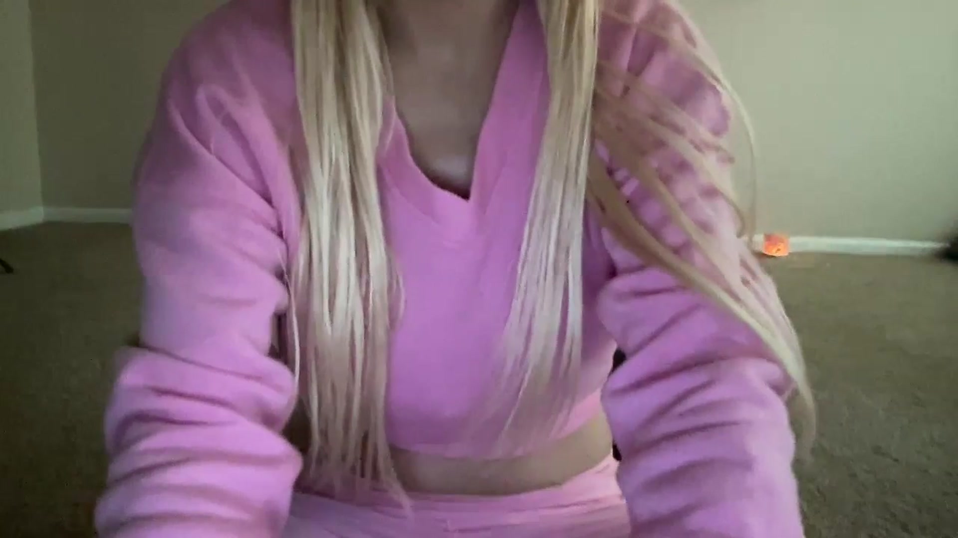 Gallery image thumbnail from pinkittyplay's myfreecams stream on, 06/17/2024, 18:38 image 2 of 20