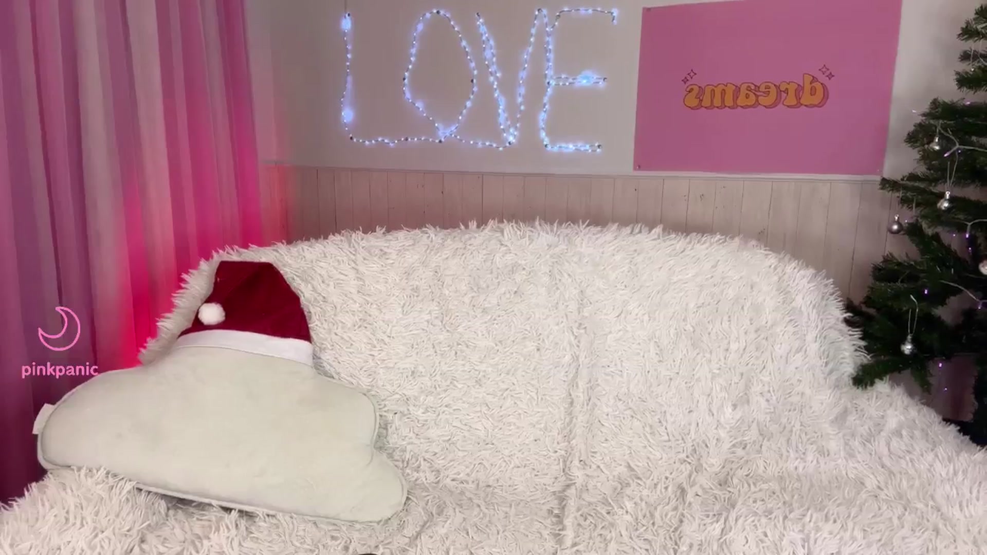 Gallery image thumbnail from pinkpanic's myfreecams stream on, 12/16/2024, 17:29 image 13 of 20