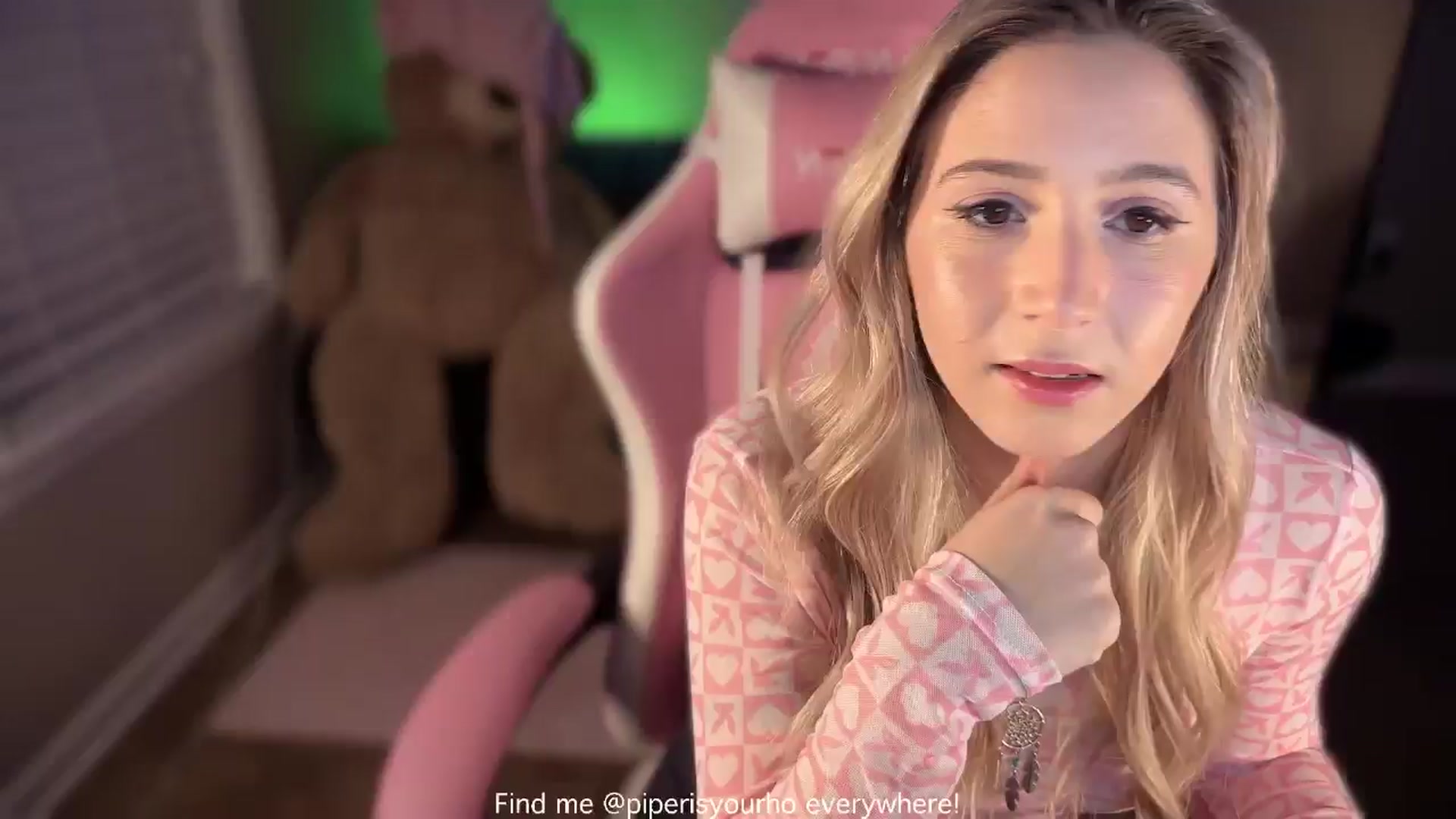 Gallery image thumbnail from piperisyourho's myfreecams stream on, 03/10/2025, 02:44 image 4 of 20