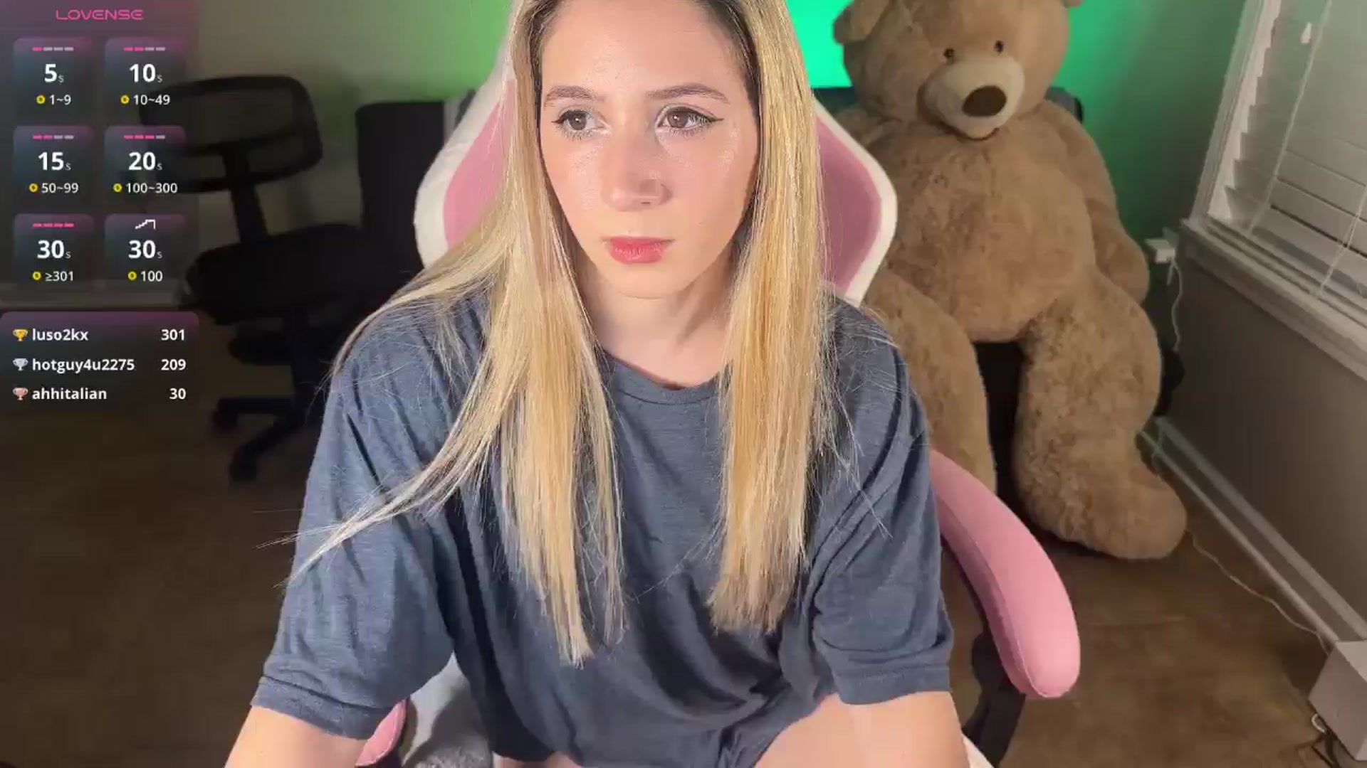 Gallery image thumbnail from piperisyourho's myfreecams stream on, 03/30/2025, 01:41 image 10 of 20