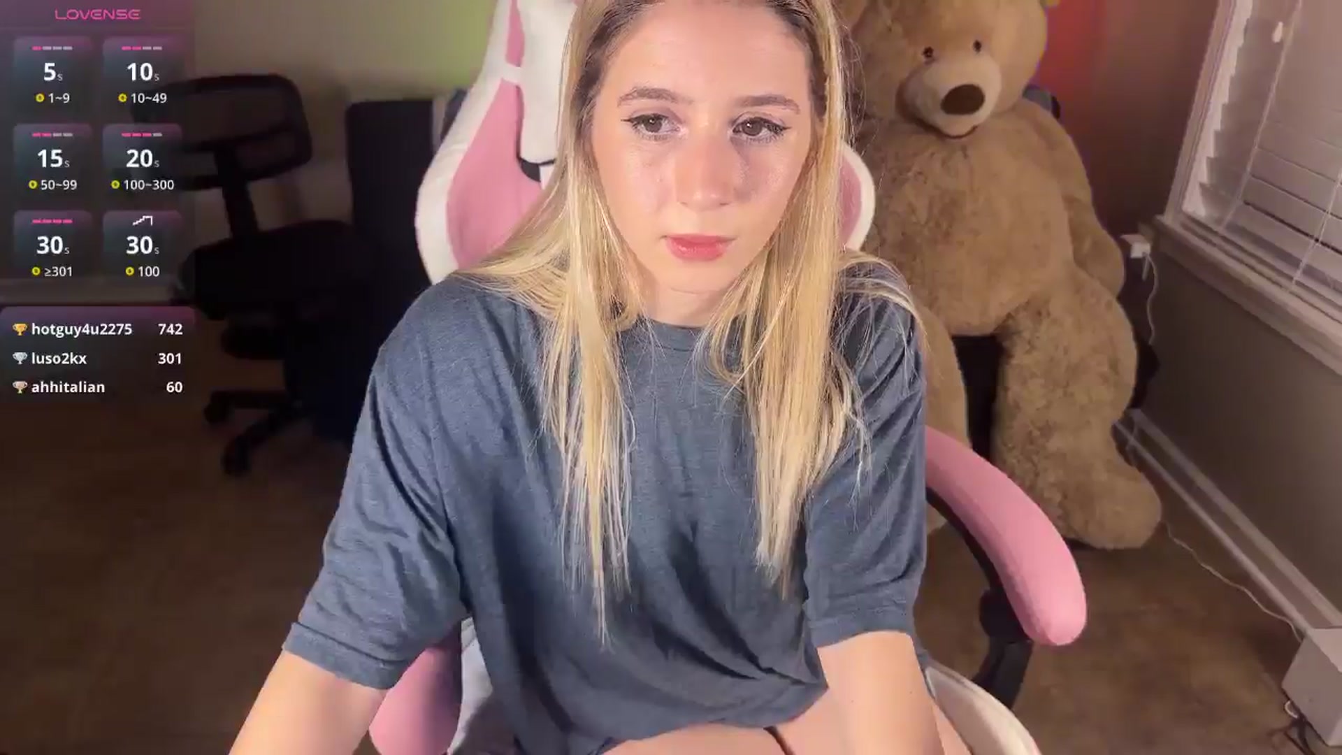 Gallery image thumbnail from piperisyourho's myfreecams stream on, 03/30/2025, 01:41 image 18 of 20
