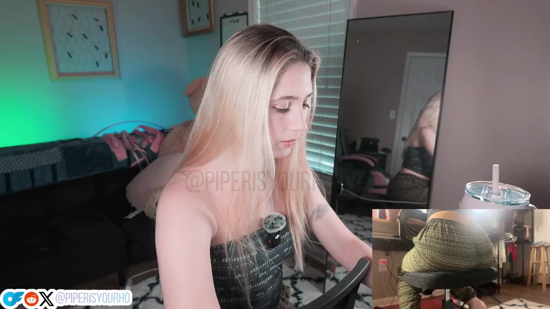 Gallery image thumbnail from piperisyourho's myfreecams stream on, 04/27/2025, 01:47 image 2 of 20