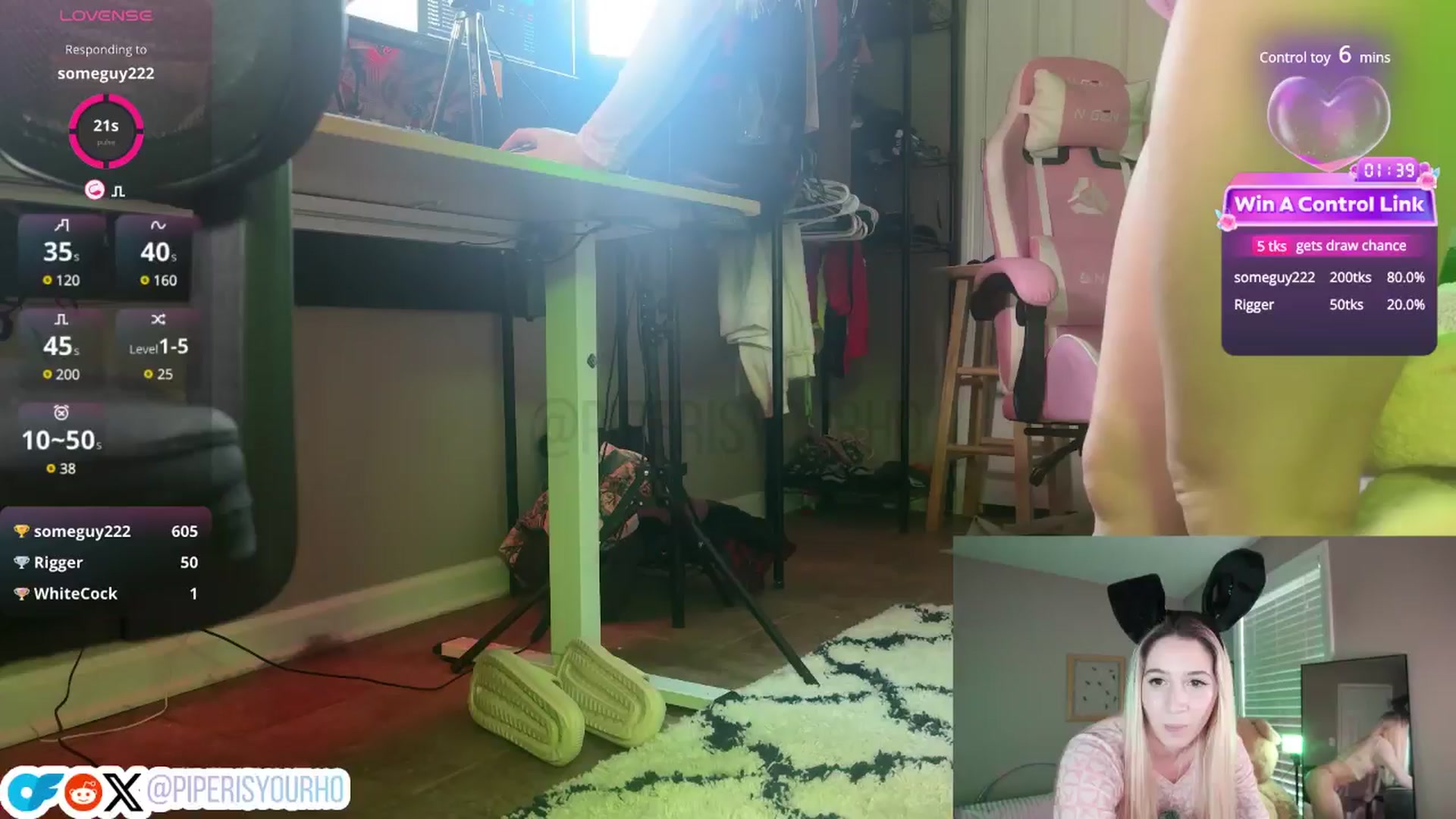 Gallery image thumbnail from piperisyourho's myfreecams stream on, 04/28/2025, 24:20 image 10 of 20